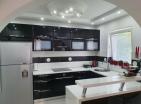 Baošići, Herceg Novide teraslı, denize sıfır 230 m2 lüks ev