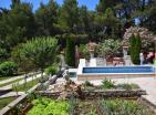 Herceg Novide havuzlu ve deniz manzaralı muhteşem 266 m2 villa satılık