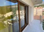 Budvada iki yatak odalı muhteşem deniz manzaralı 107 m2 daire
