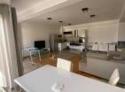Budvada iki yatak odalı muhteşem deniz manzaralı 107 m2 daire