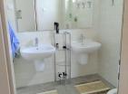Bečićide üç yatak odası, deniz ve dağ manzaralı çarpıcı 98 m2 daire
