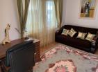 Petrovacta deniz manzaralı geniş 105 m2 daire: modern, birinci sınıf bir konumda mobilyalı