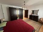 Petrovacta deniz manzaralı geniş 105 m2 daire: modern, birinci sınıf bir konumda mobilyalı