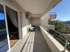 Petrovacta deniz manzaralı geniş 105 m2 daire: modern, birinci sınıf bir konumda mobilyalı