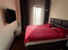 Budvada modern olanaklara sahip lüks deniz kenarı 77 m2 daire