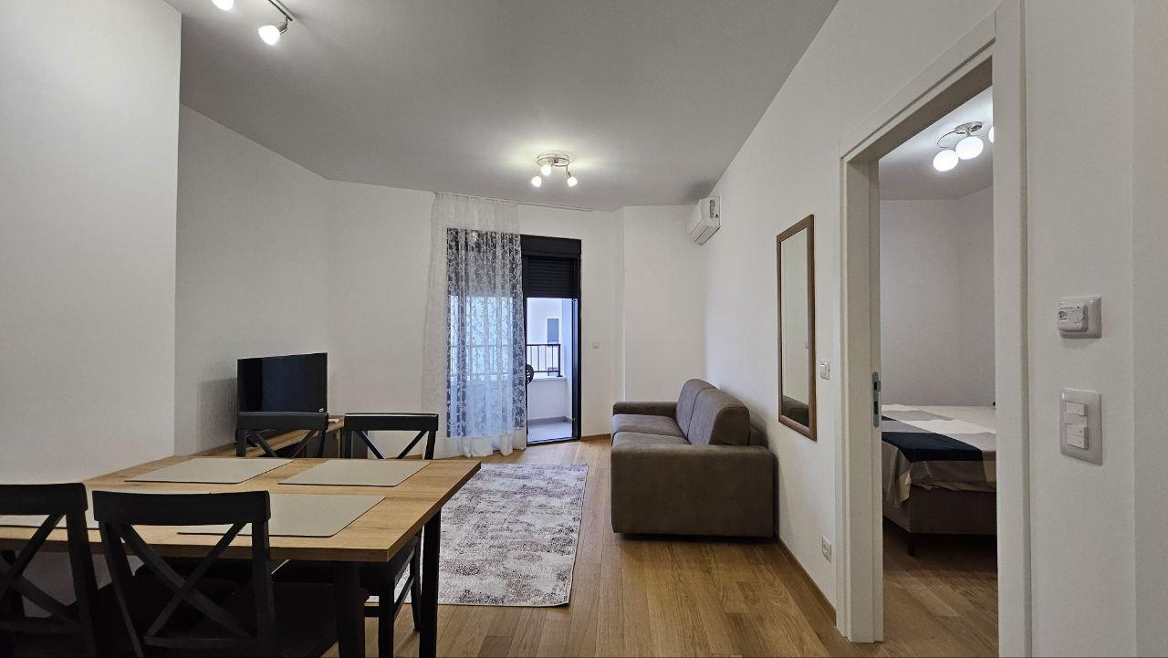 Bečićide denize sadece 250 m mesafede yeni tamamen mobilyalı 41 m2 daire