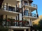 Budvada Deniz Manzaralı çarpıcı dört katlı 300 m2 ev