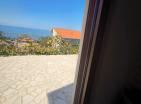 Blizikućede panoramik manzaralı ve modern olanaklara sahip lüks sahil 218m villa