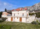 Blizikućede panoramik manzaralı ve modern olanaklara sahip lüks sahil 218m villa