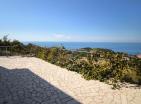 Blizikućede panoramik manzaralı ve modern olanaklara sahip lüks sahil 218m villa
