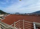 Budvada iki teraslı muhteşem deniz manzaralı 124m2 daire
