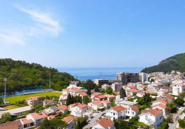 Deniz kenarında yaşam: Petrovacta deniz manzaralı geniş 69m2 daire