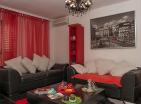 Petrovacta mobilyalı 93 m2 daire, 2 yatak odalı ve plajın yanında büyük teraslı