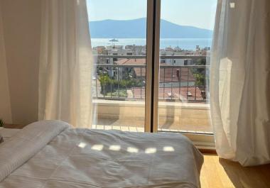 Tivatta panoramik deniz manzaralı lüks çatı katı, modern olanaklar
