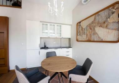 Tivat merkezde denize 200 m Tivatta yeni modern 49 m2 dubleks