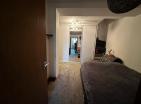 Budvada yatırım ve konut için ideal, rahat mobilyalı 46 m2 daire