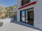 Kotorda teraslı ve körfez manzaralı 183 m2lik çarpıcı ev