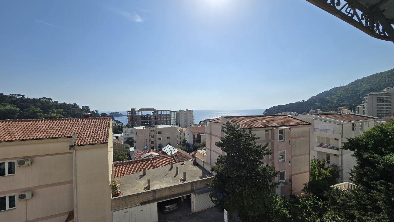 Petrovacta plaja birkaç adım mesafede muhteşem deniz manzaralı 50m2 daire