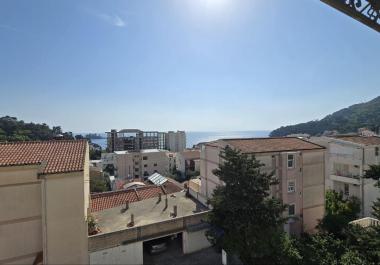 Petrovacta plaja birkaç adım mesafede muhteşem deniz manzaralı 50m2 daire