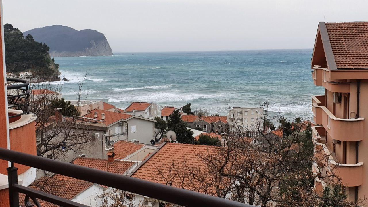 Petrovacta satılık muhteşem deniz manzaralı 82 m2 daire