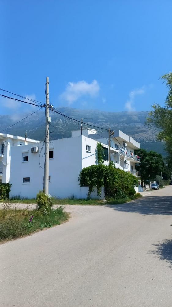 Sutomoreda 4 yatak odalı iki katlı 120 m2 büyük ev