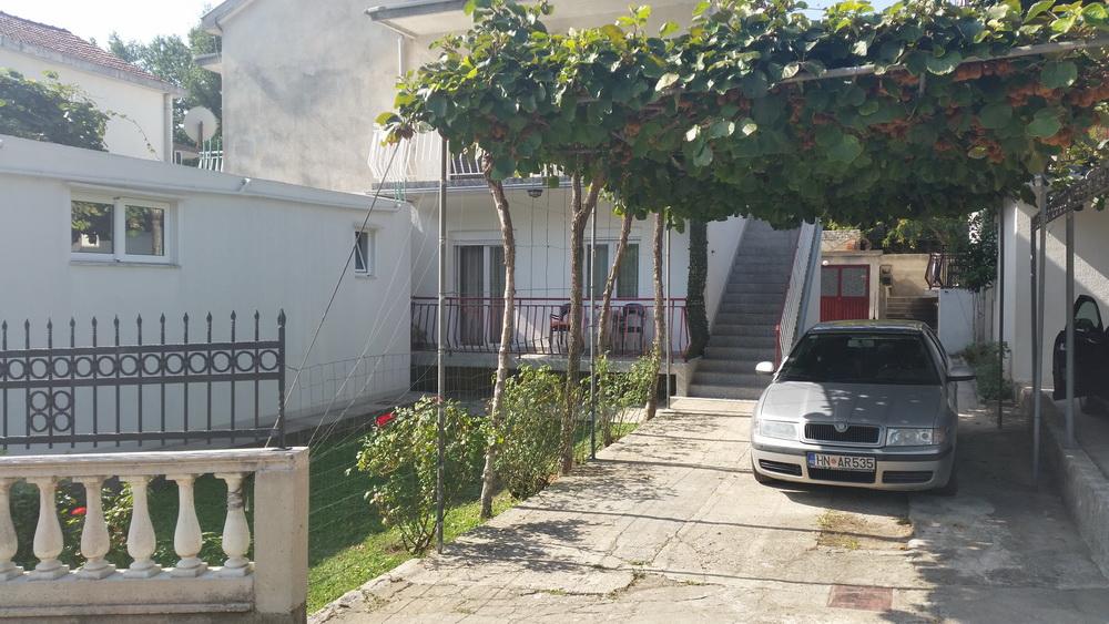 Igaloda iş alanı olan evin yarısı olarak 86 m2 daire