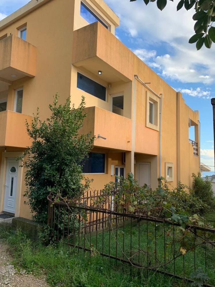 Sutomoreda engelsiz deniz manzaralı çarpıcı iki katlı 209 m2 ev