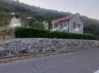 Danilovgradda doğal manzaralı asırlık tarihi taş 90 m2 ev