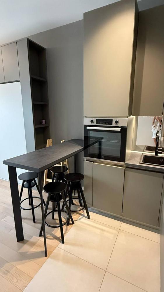 Bar merkezinde teraslı modern 35 m2 stüdyo, Soho Şehri plaja sadece 400 metre