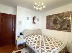 Budvada muhteşem deniz manzaralı 99 m2 daire, üç yatak odalı, mükemmel bir aile evi