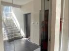 Budvada muhteşem deniz manzaralı 99 m2 daire, üç yatak odalı, mükemmel bir aile evi