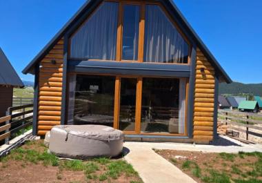 Žabljakta satılık muhteşem manzaralı 89 m2 dağ evi
