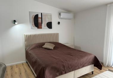 Dobra Vodada plaja sadece 400 metre mesafede rahat 31 m2 stüdyo
