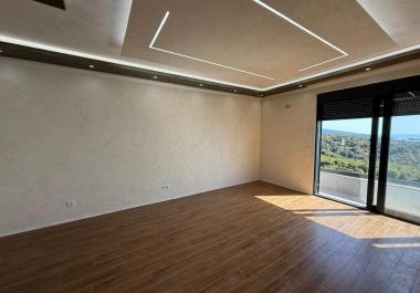 Dobra Vodada sahile yakın deniz manzaralı 45 m2 daire