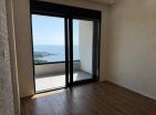 Dobra Vodada sahile yakın deniz manzaralı 45 m2 daire