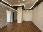 Dobra Vodada sahile yakın deniz manzaralı 45 m2 daire