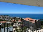 Dobra Vodada deniz manzaralı ve otoparklı modern deniz kenarı 65 m2 daire