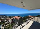 Dobra Vodada deniz manzaralı ve otoparklı modern deniz kenarı 65 m2 daire