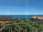 Dobra Vodada deniz manzaralı ve otoparklı modern deniz kenarı 65 m2 daire