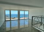 Dobra Vodada deniz manzaralı ve otoparklı modern deniz kenarı 65 m2 daire