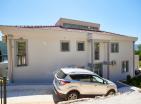 Karadağın Kumbor kentinde panoramik deniz manzaralı lüks modern villa