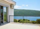 Karadağın Kumbor kentinde panoramik deniz manzaralı lüks modern villa