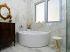 Karadağın Kumbor kentinde panoramik deniz manzaralı lüks modern villa