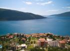 Karadağın Kumbor kentinde panoramik deniz manzaralı lüks modern villa