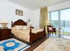 Karadağın Kumbor kentinde panoramik deniz manzaralı lüks modern villa