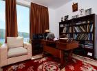 Karadağın Kumbor kentinde panoramik deniz manzaralı lüks modern villa