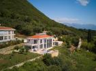 Karadağın Kumbor kentinde panoramik deniz manzaralı lüks modern villa