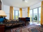 Karadağın Kumbor kentinde panoramik deniz manzaralı lüks modern villa