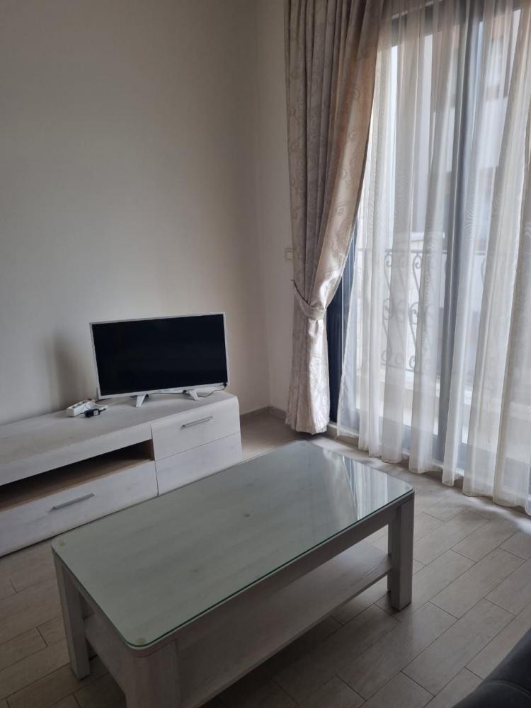 Petrovac merkezinde otoparklı 34 m2 rahat stüdyo, plaja sadece yürüme mesafesinde