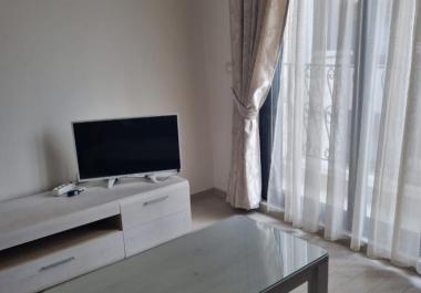 Petrovac merkezinde otoparklı 34 m2 rahat stüdyo, plaja sadece yürüme mesafesinde